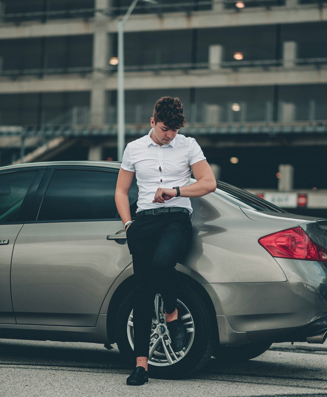 person selling used car online